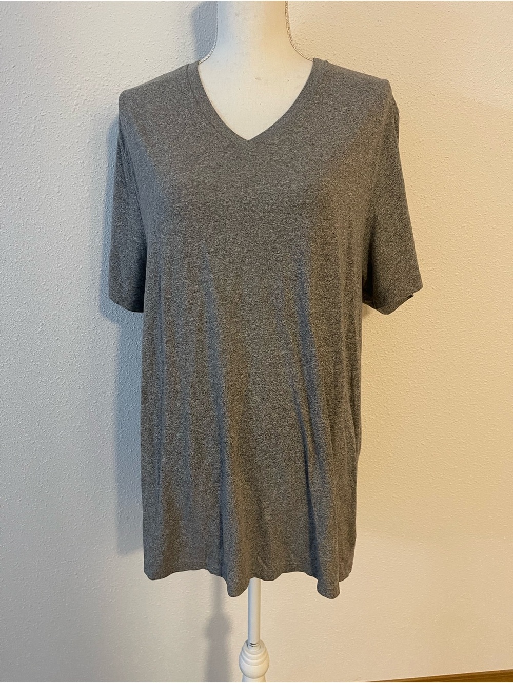 Old Navy Heather Gray V-Neck T-Shirt xxl